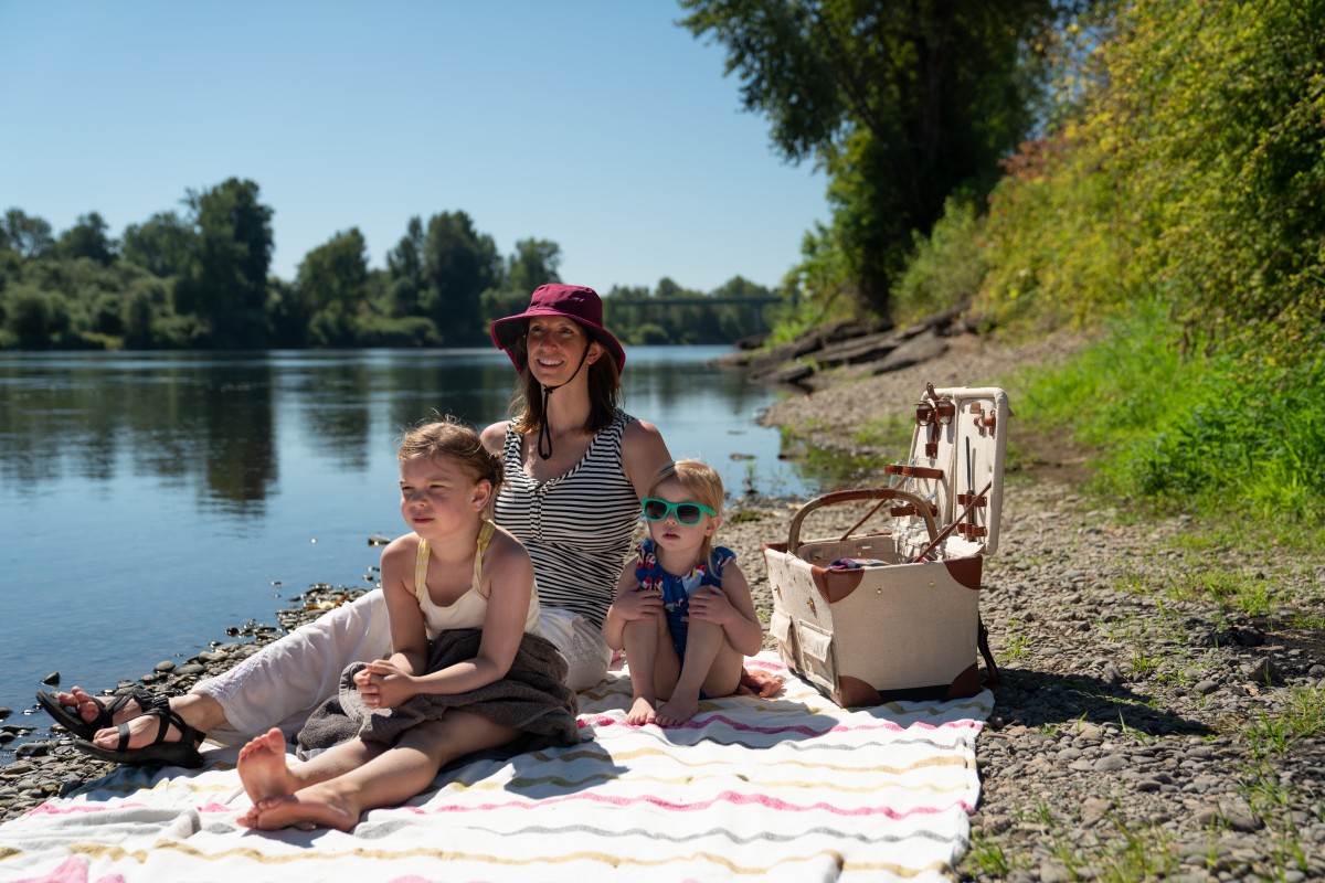 Willamette River Family picnic