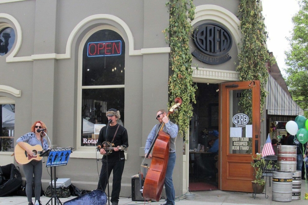 Live music at the Brew